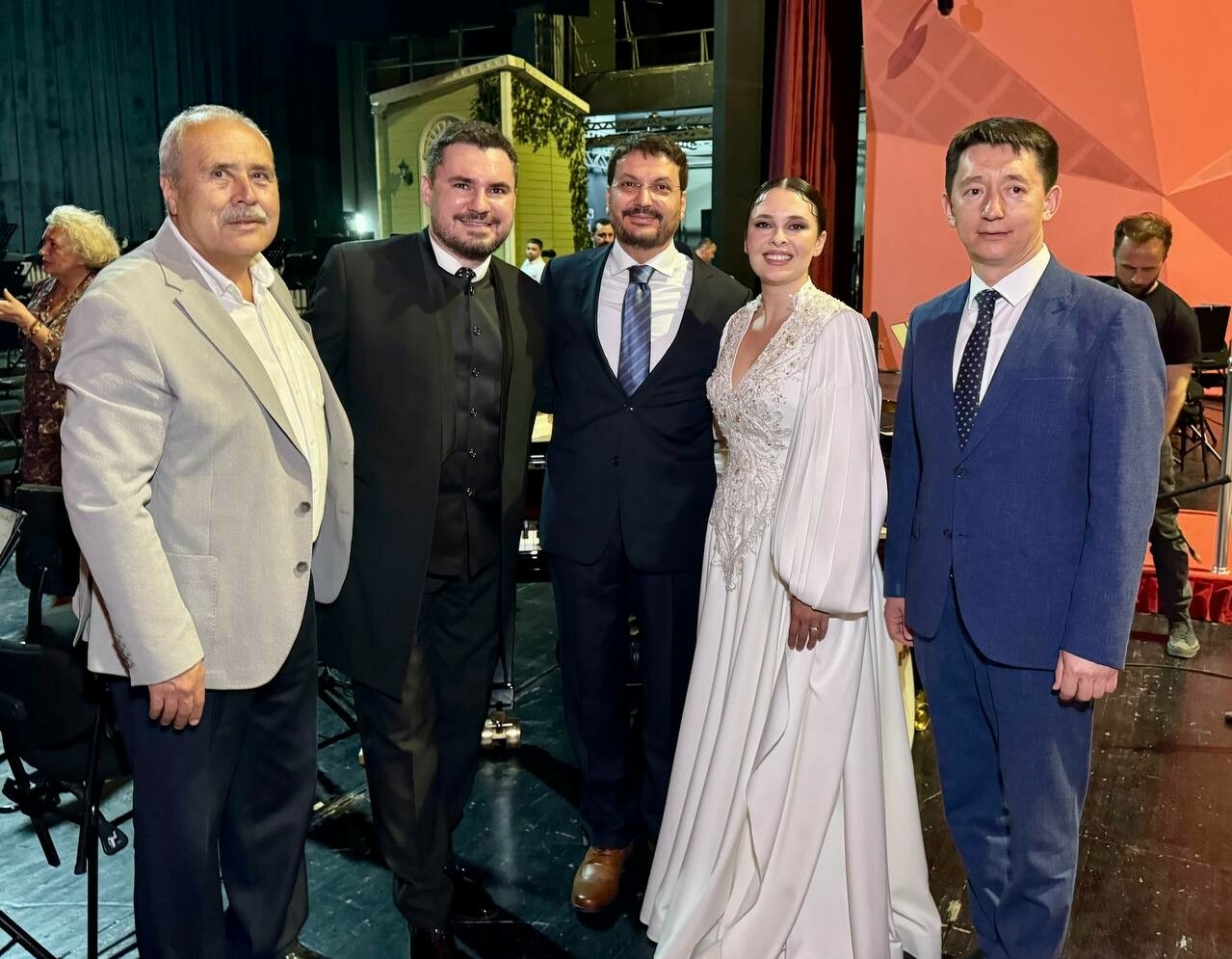 Эльмир Низамов һәм Эльмира Кәлимуллина Төркиядә татар җырларын башкарган