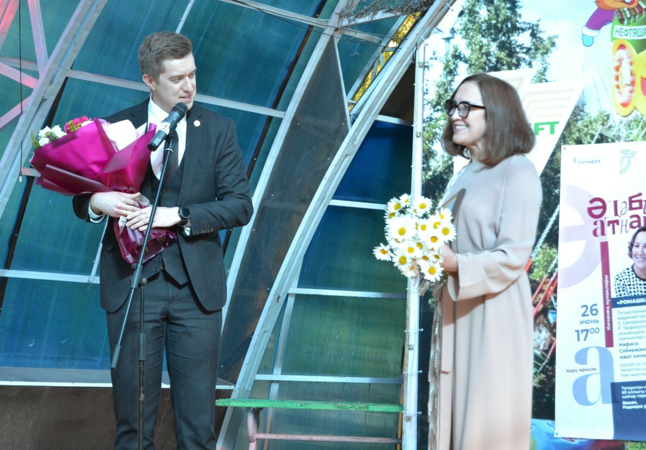 Әлмәттә шагыйрә Нәфисә Сабирҗанованың «Ромашкалар» дип аталган иҗат кичәсе узды