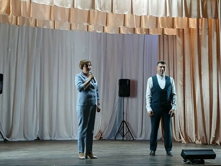 Лениногорск районы Куакбаш авылында шагыйрь Рүзәл Минһаҗев белән очрашу-концерт булды