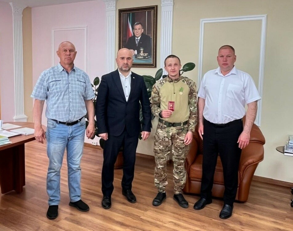 Хәрбигә «Теләче муниципаль районы алдындагы казанышлары өчен» медален тапшырдылар