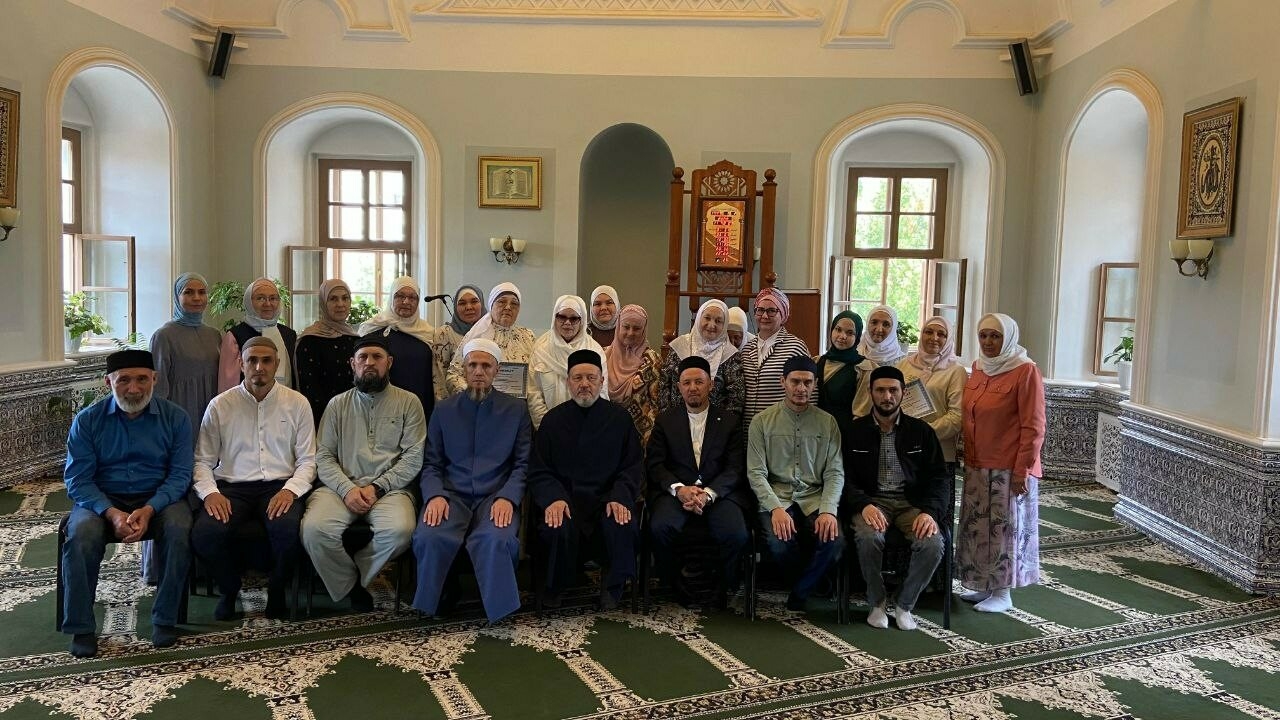 Апанай мәчетендә соңгы юлга озату кагыйдәсен өйрәнүчеләргә таныклык тапшырылды