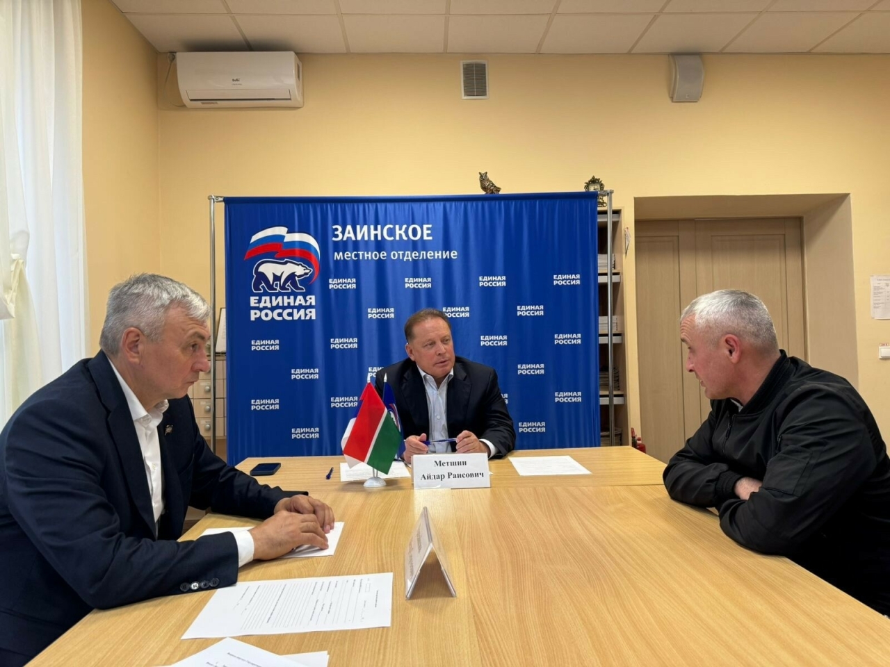 Россия Дәүләт Думасы депутаты Айдар Метшин Зәйдә гражданнарны кабул итте