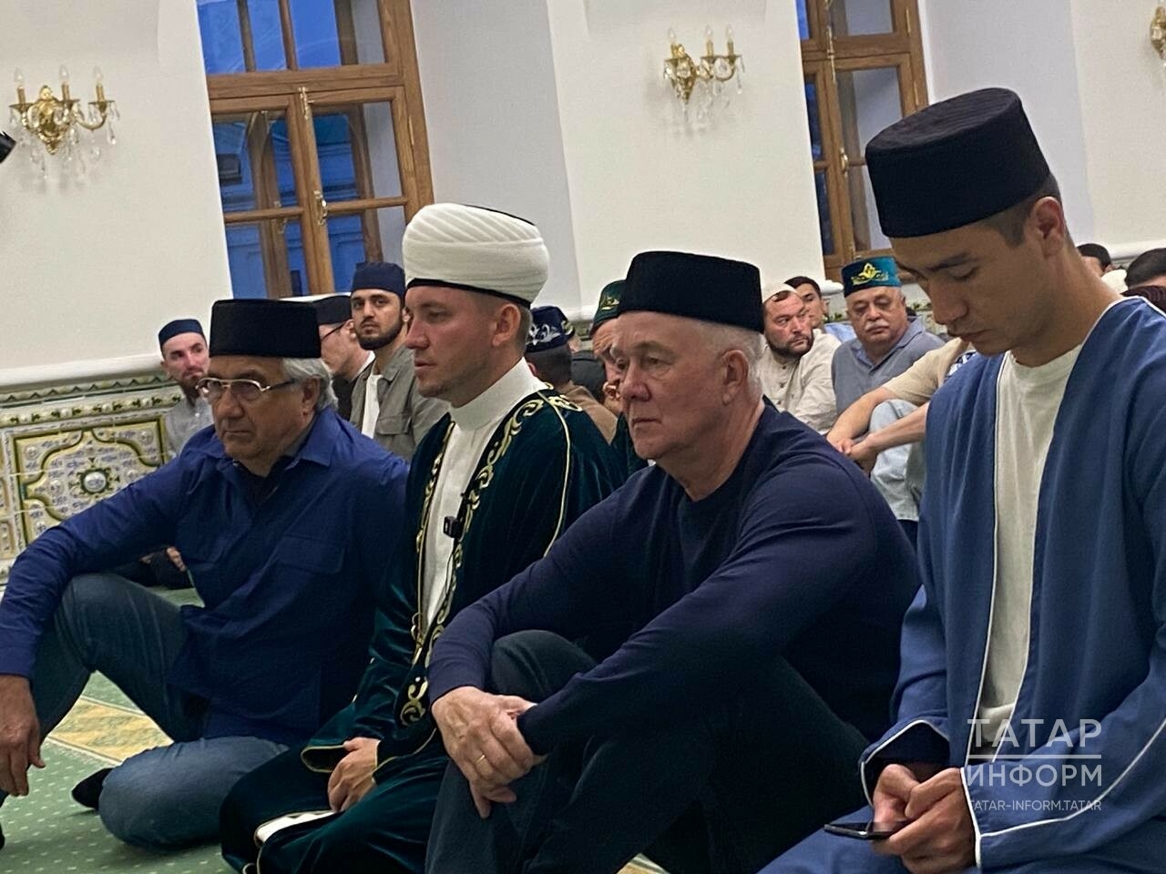 Васил Шәйхразыев «Мәрҗани» мәчетендә булды: Динебез белән горурланып яшәргә язсын