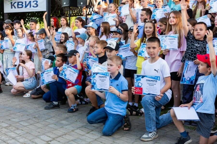 KAMA TYRES үз хезмәткәрләренең талантлы балаларын бүләкләде