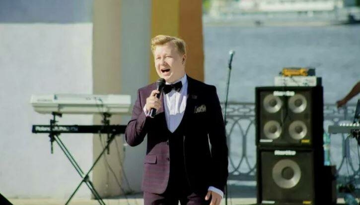 Түбән Камада вокалистлар өчен «Поющая волна» бәйгесе узачак