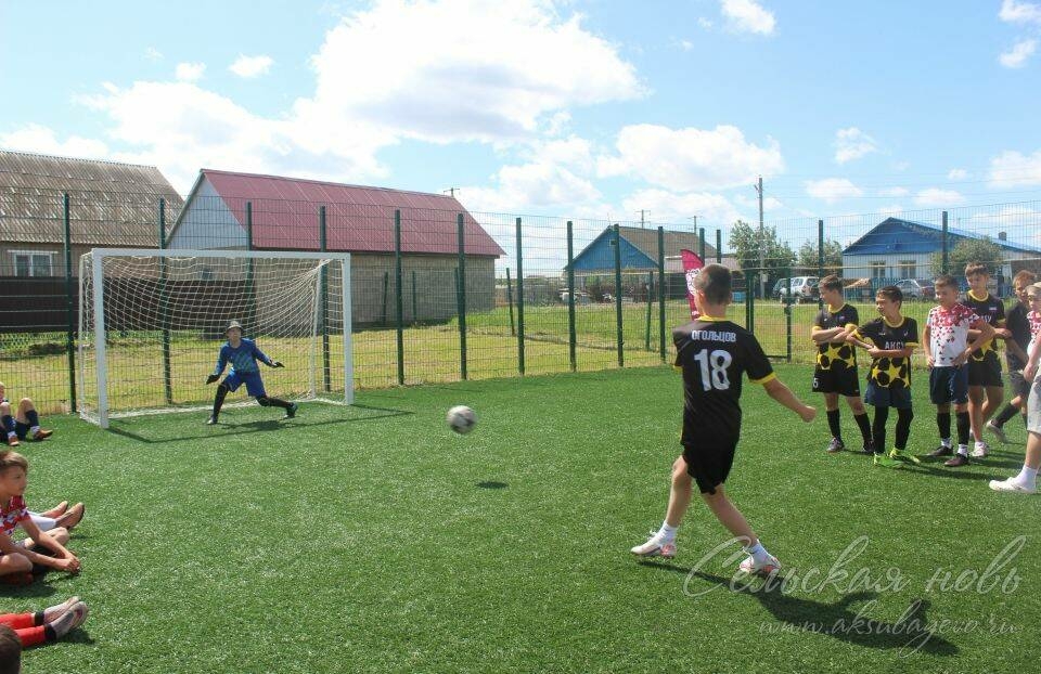 Аксубайда яшь спортчылар «Ишегалды футболы» уйнады