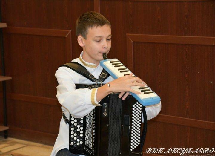 Аксубайдан яшь баянчы Талантлар университетының профильле сменасында катнашты