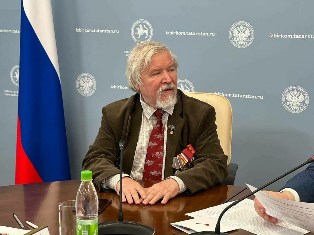 Виталий Смирнов ТР Рәисе вазифасына кандидат буларак теркәлү өчен документлар тапшырды