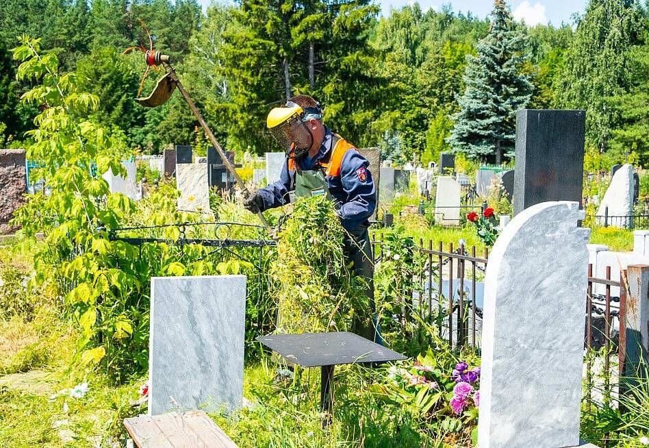 Түбән Камада Геройлар җирләнгән урыннарда җыештыру өмәсе үткәрделәр