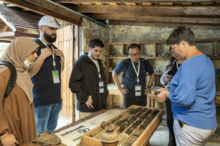 Лениногорскиның Шөгер Нефть музеенда чит ил белгечләре булды