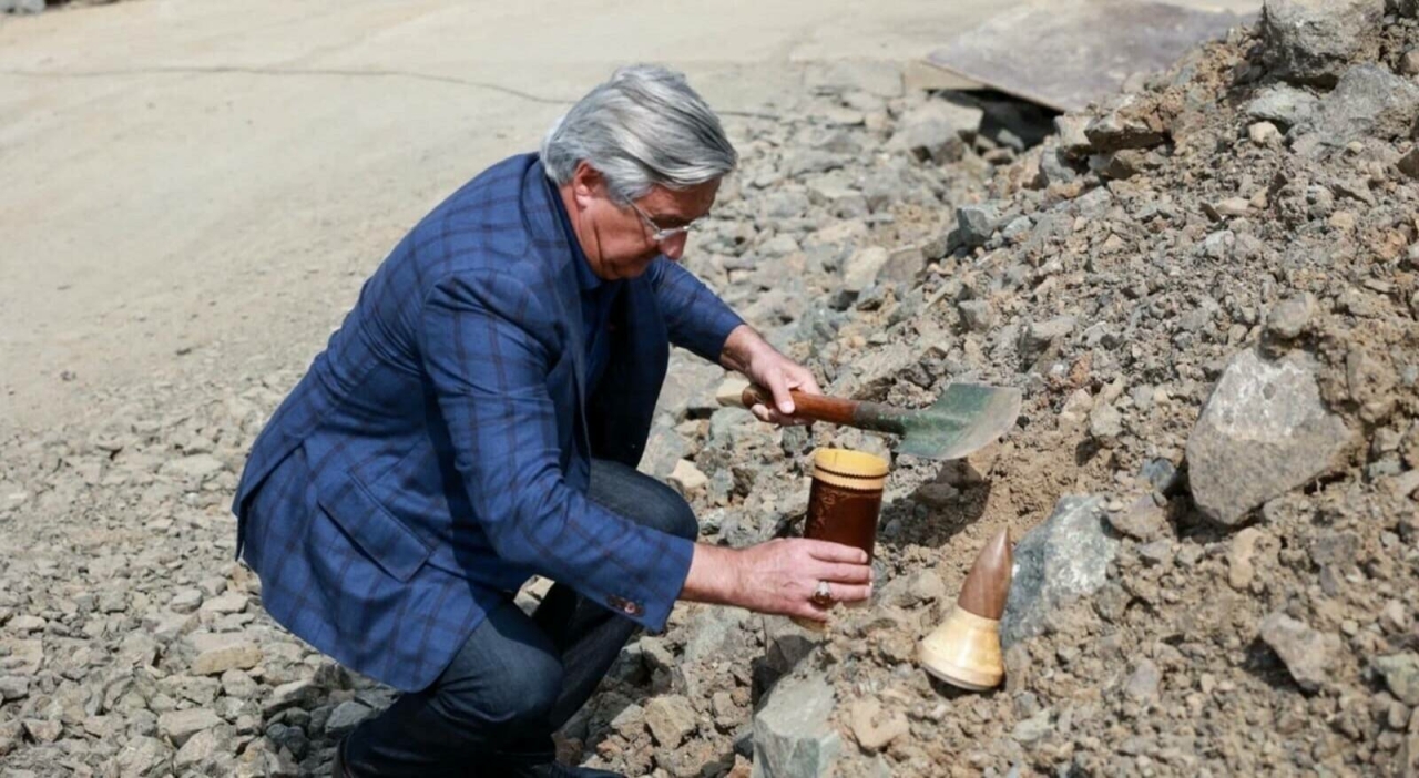 Васил Шәйхразыев Владивостокта истәлекле капсулага туфрак салу тантанасында катнашты