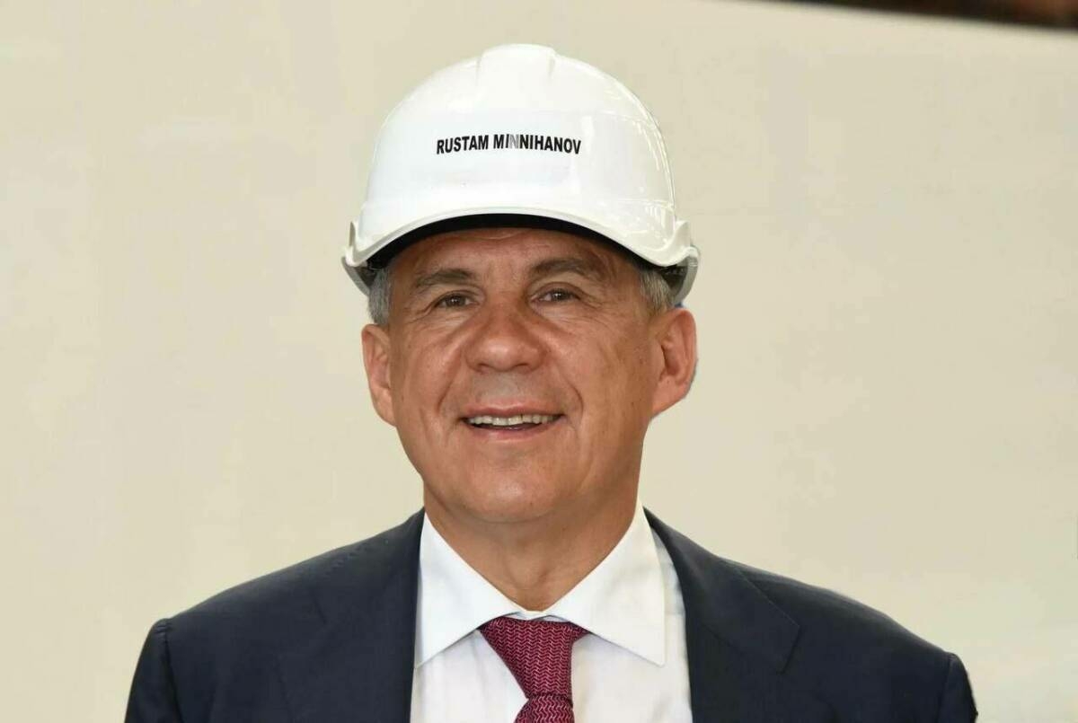 Рөстәм Миңнеханов татарстанлыларны Төзүчеләр көне белән котлады