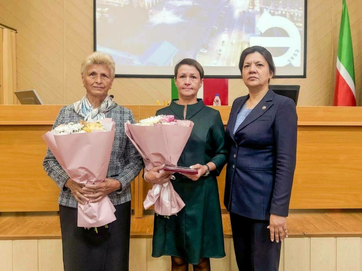 Гүзәл Хәбетдинова махсус операция хәрбиләренең гаиләләренә дәүләт бүләкләре тапшырды