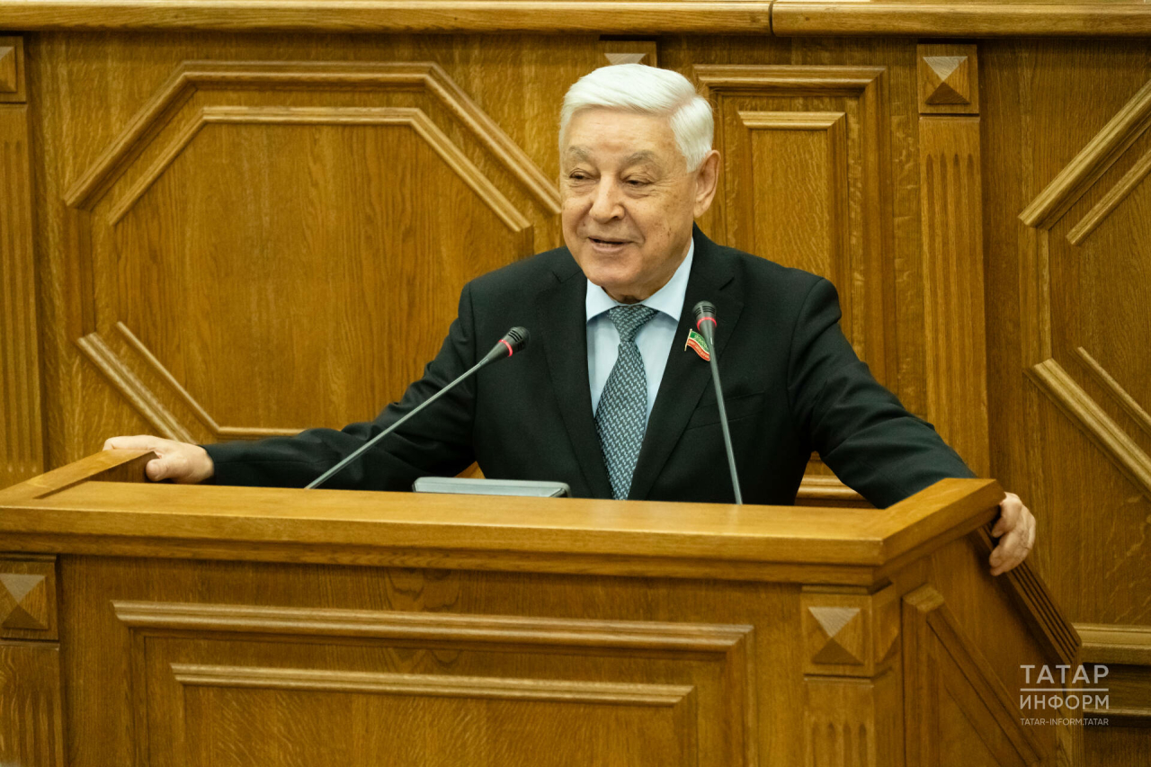 Фәрит Мөхәммәтшин Татарстан халкын Россия Дәүләт флагы көне белән котлады