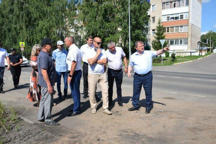 Нурлат районы башлыгы капиталь ремонт эшләре алып барыла торган объектларны карады