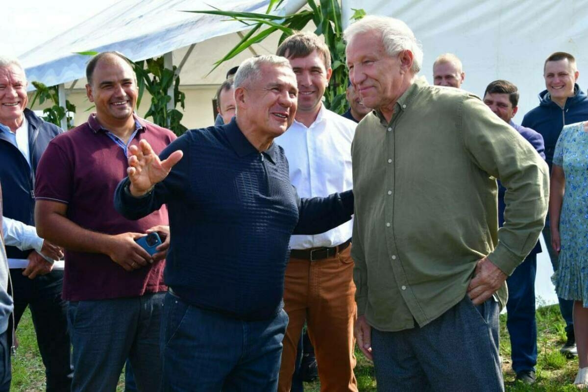 Рөстәм Миңнеханов Лаеш һәм Балык Бистәсе районнарында игеннәрне урып-җыю эшенә бәя бирде