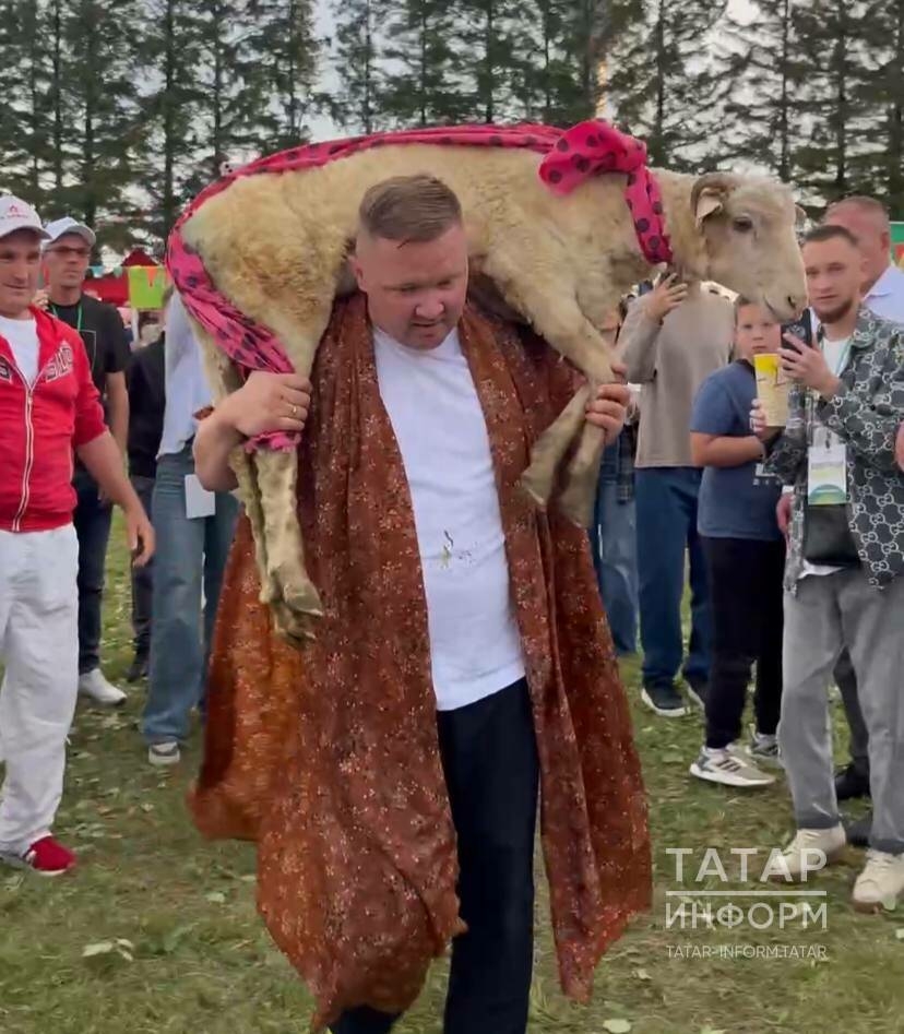 Блогерлар Сабан туенда узган көрәш ярышының баш батыры билгеле