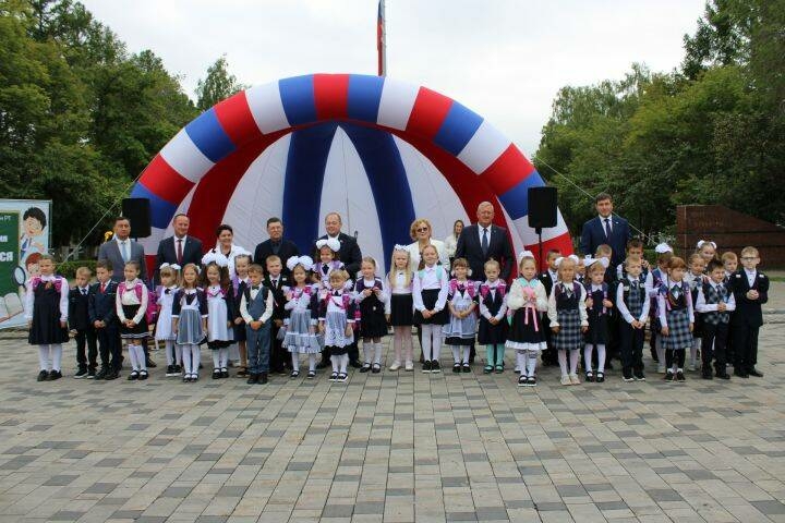 Зәйдә «Мәктәпкә җыенырга ярдәм ит» акциясе кысаларында 65 бала портфель алды