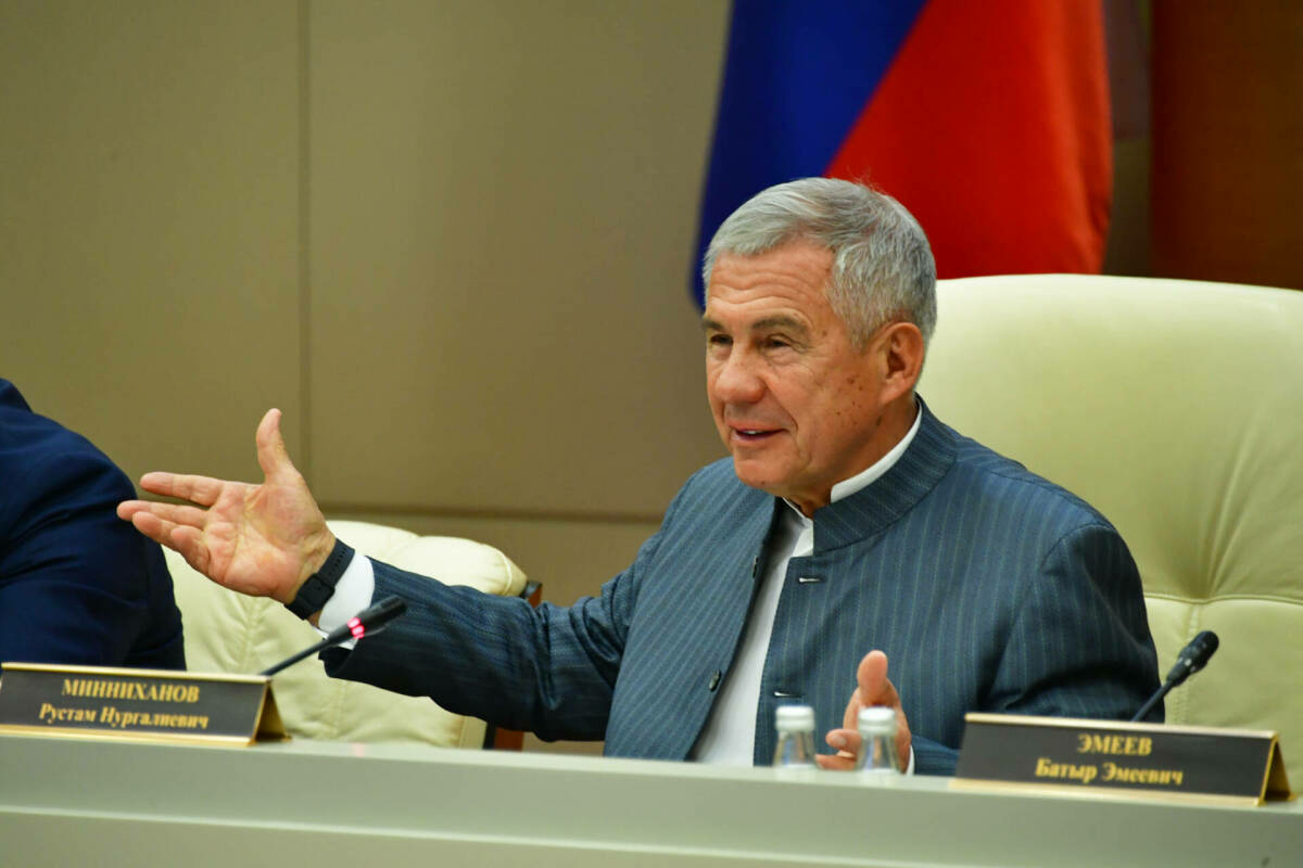 Миңнеханов Татнефтехиминвест-холдинг директорлар советының чираттагы утырышын уздырды