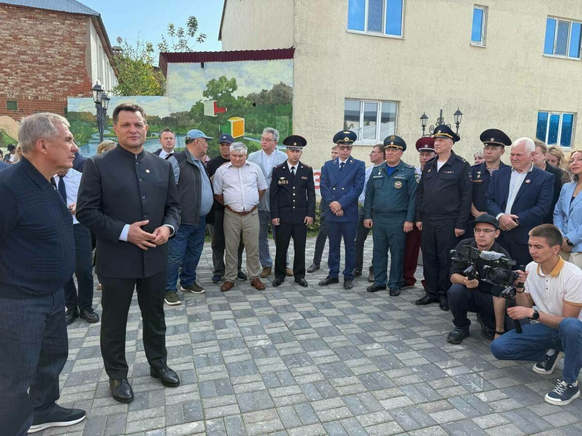 Татарстан Рәисе Алабуга районының сәнәгать һәм авыл хуҗалыгындагы эш нәтиҗәләрен бәяләде