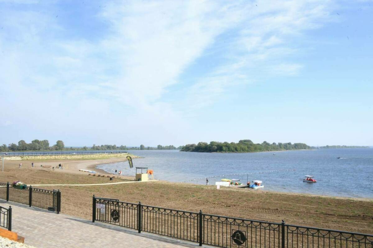 Рөстәм Миңнеханов Алабугада төзекләндерелгән шәһәр пляжында булды