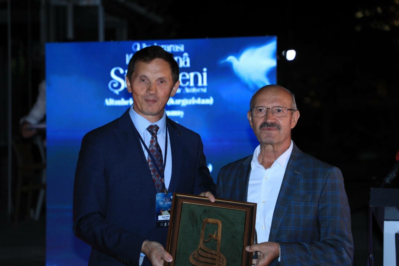 Төркиядә татар шагыйренең шигырьләре Мәүлана төрбәсендә яңгырады