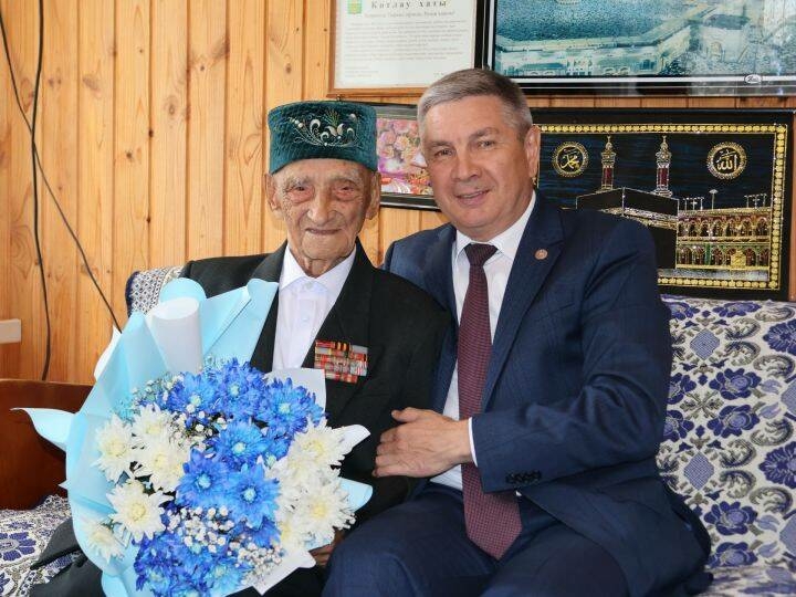 Актанышның почетлы гражданы, Бөек Ватан сугышы ветеранын 100 яшьлеге белән котладылар