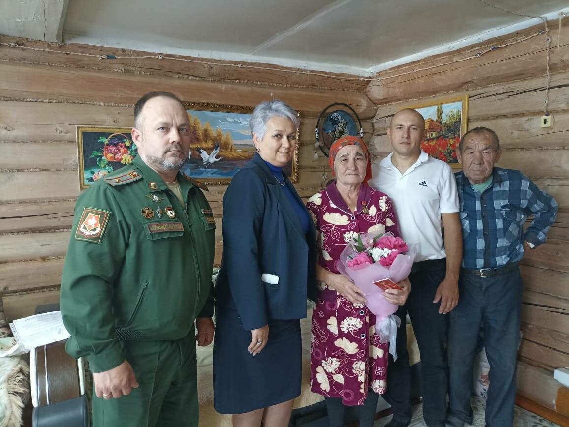 Кукмарада яшәүче анага «Махсус хәрби операциядә катнашучының әнисенә» медале тапшырылды