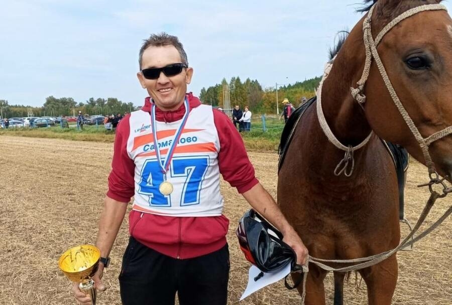 Түбән Кама Каенлы мәдәният йорты хезмәткәре ат чабышларын ябу ярышында җиңүче булды