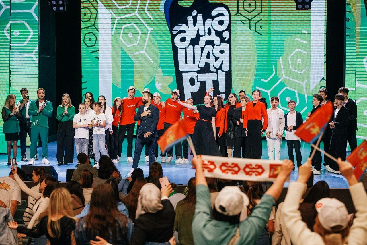 «Әйдә, ШаяРТ!» татар КВН лигасының ярымфиналында җиңү өчен сигез команда ярышачак