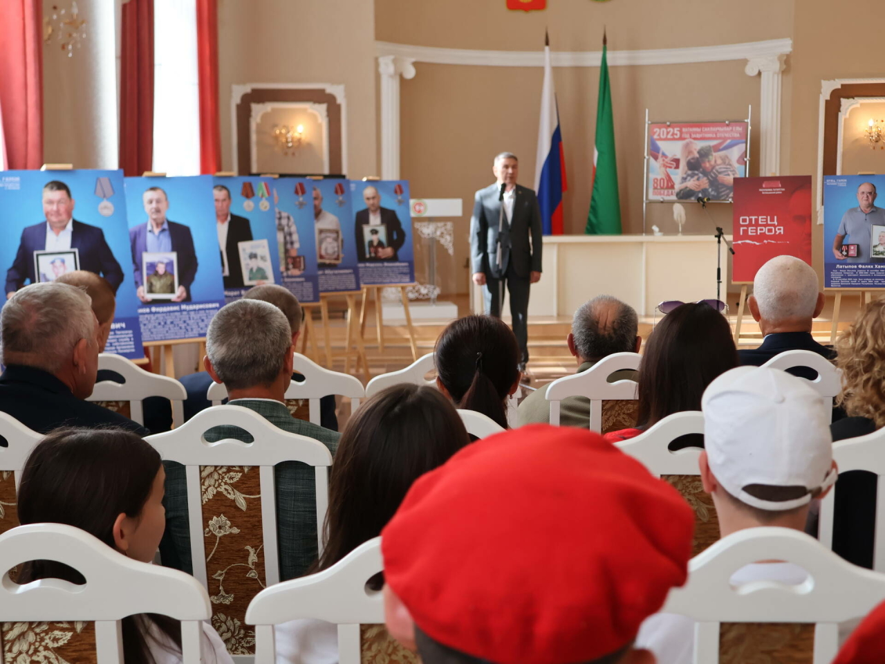 Махсус хәрби операция батырларының әтиләре «Герой әтисе» күргәзмәсендә булды