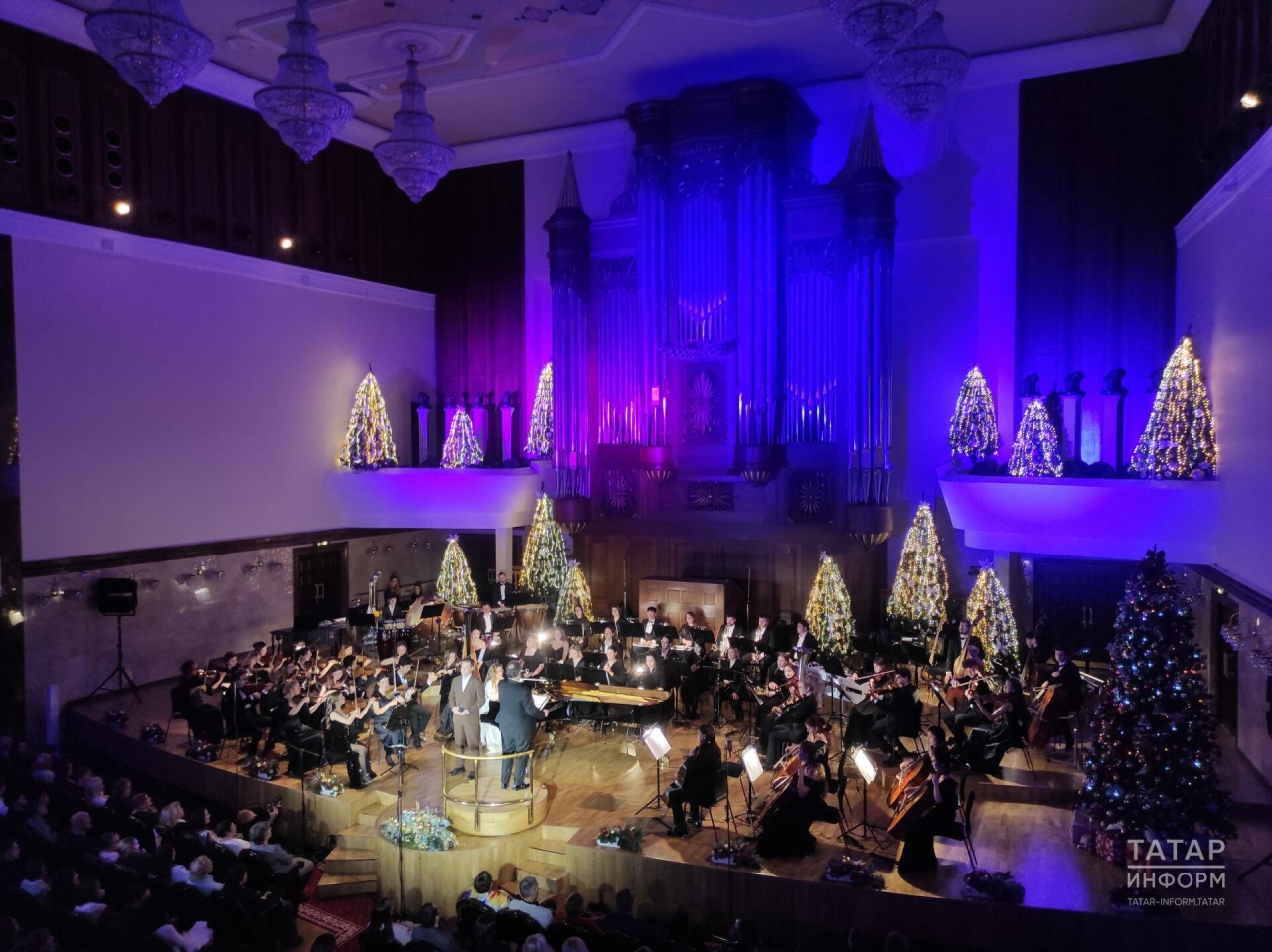 Салих Сәйдәшев исемендәге Зур концертлар залында Яңа елга багышланган концерт булды