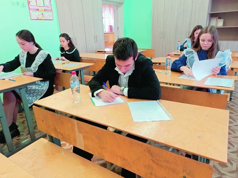 «Яңарыш» газетасы: Елдан-ел татар телендә сөйләшүче укучылар кимеп бара