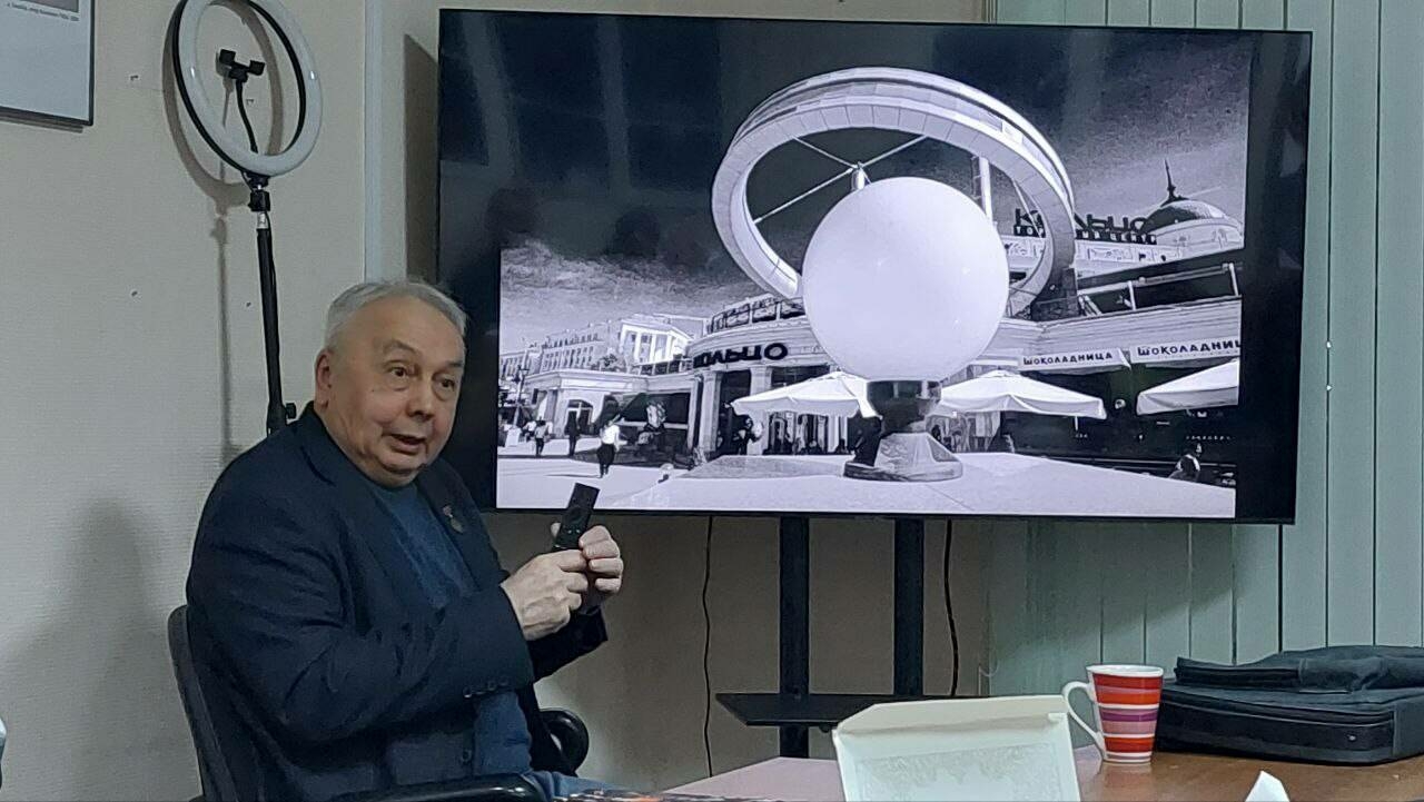 Рамил Гали «Казанның мең мизгеле» күргәзмәсендә 2,5 мең фотосын тәкъдим итте