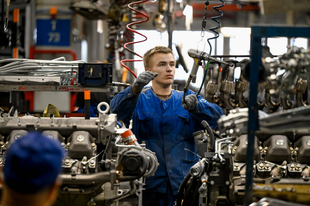 Россиянең 15 төбәгеннән 200дән артык студент КАМАЗга эшкә килде