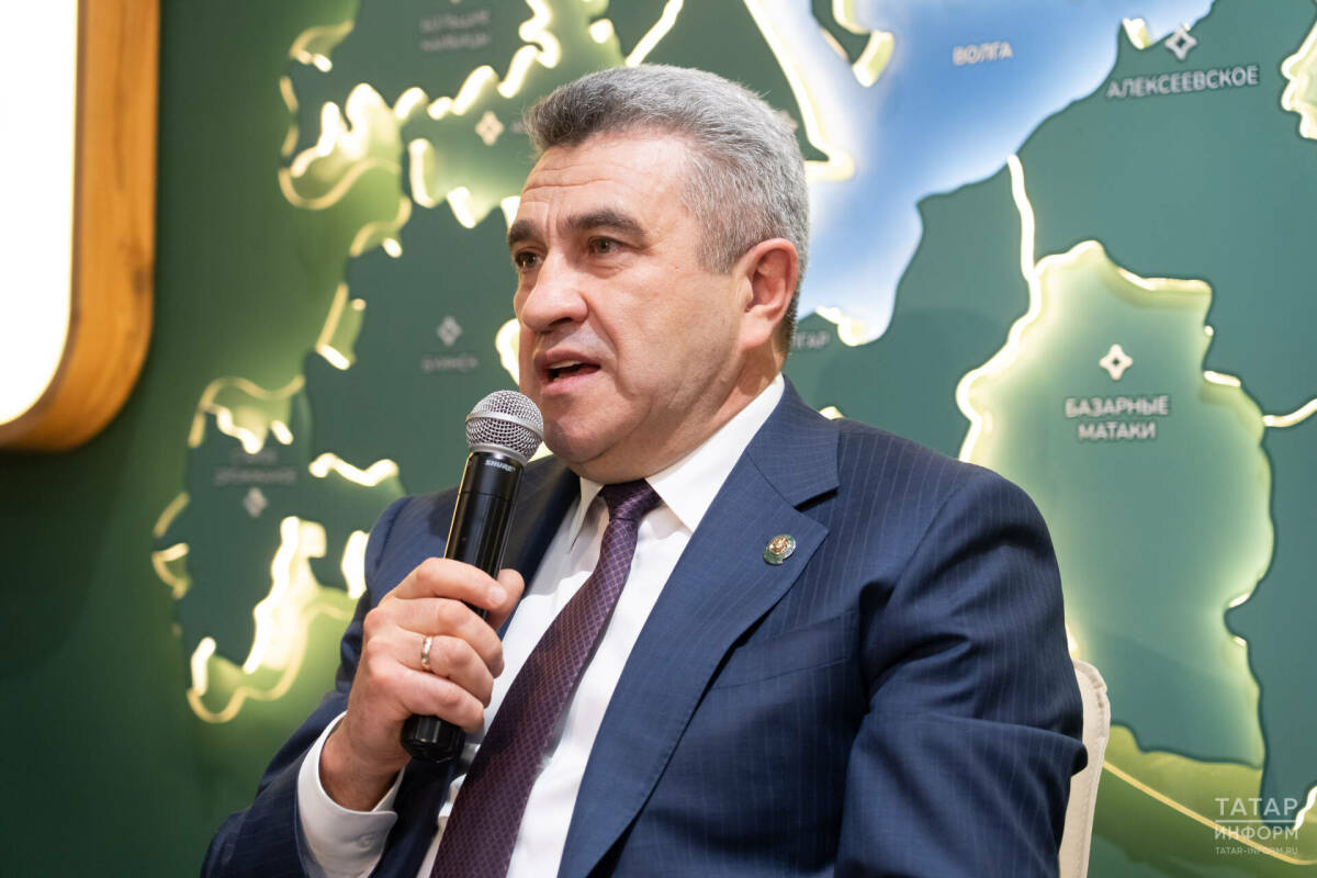 Һадиуллин: Татарстанның барлык мәктәпләре һәм югары уку йортлары MAX мессенджерына күчте