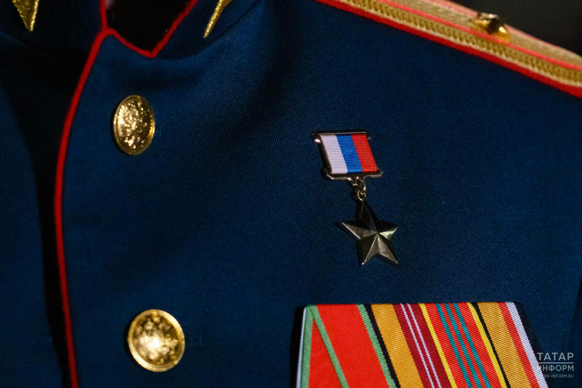 Ләйлә Фазлыева Татарстанның Россия Герое исеменә лаек булган  17 хәрбие исемен атады