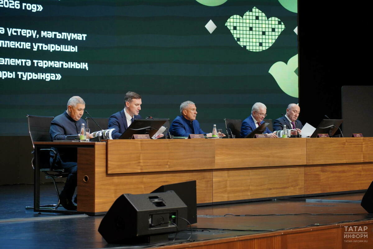 Рөстәм Миңнеханов 2030 елга кадәр ясалма фәһемне үстерү программасын кабул итәргә кушты