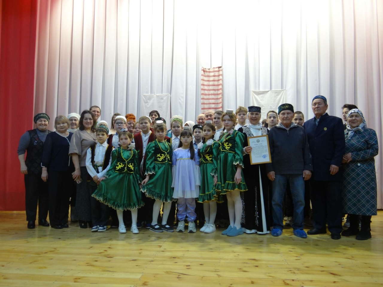 Самара өлкәсенең Денис авылында Роберт Гәрәевның яңа китабын тәкъдим итү кичәсе узды