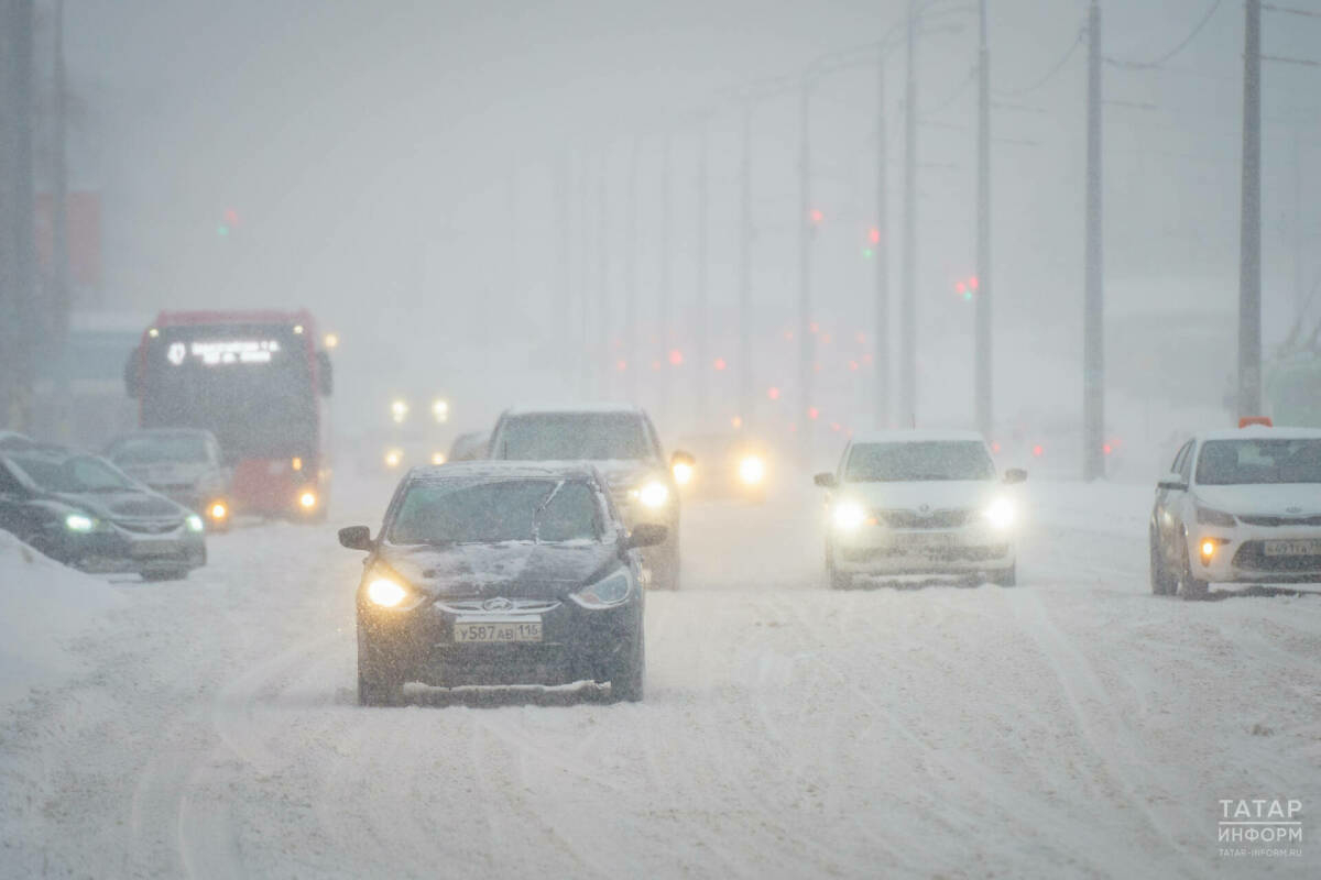Дәүләт автоинспекциясе татарстанлыларга буранда ерак юлга чыкмаска киңәш итә