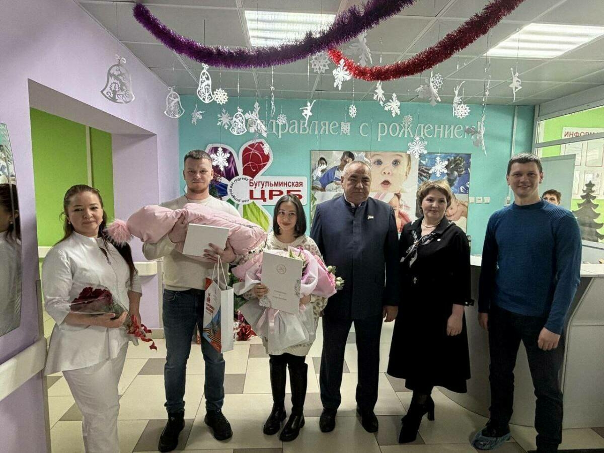 Бөгелмәдә бала тудыру йортыннан 2026 елда туган беренче баланы чыгарганнар