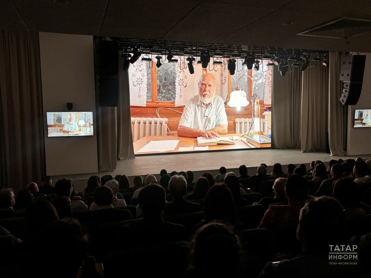 Милли китапханәдә Илһам Шакировка багышланган документаль фильм күрсәтелде