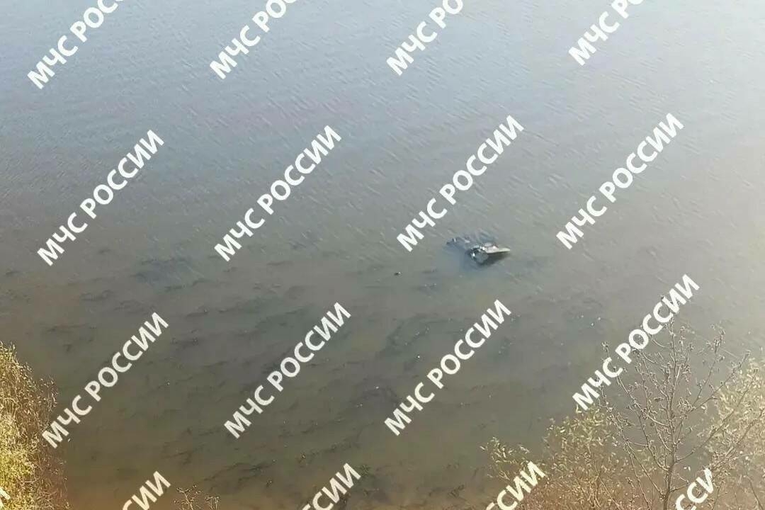 Казан янында җиңел машина текә ярдан елгага төшеп киткән, ике кеше батып үлгән