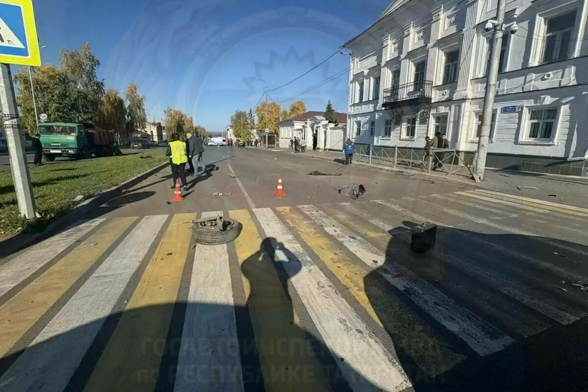 Татарстанда Mazda автомобиленең 20 яшьлек йөртүчесе баганага бәрелгән, пассажиры үлгән