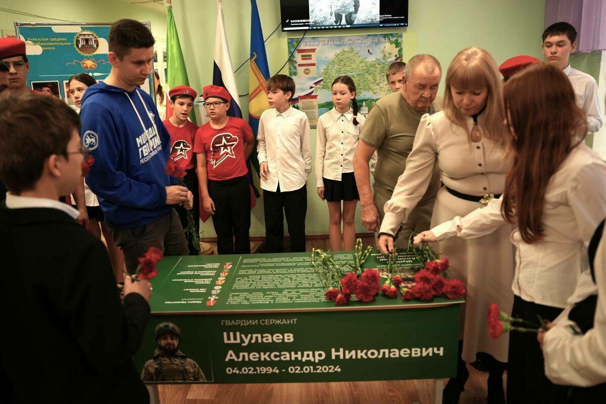 Биектау районында махсус операциядә һәлак булган хәрби истәлегенә «герой партасы» ачылды