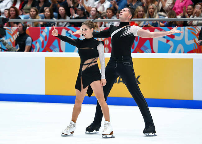 Фигуралы шуучылар Мишина һәм Галләмов сикерү буенча Россия чемпионатында җиңде