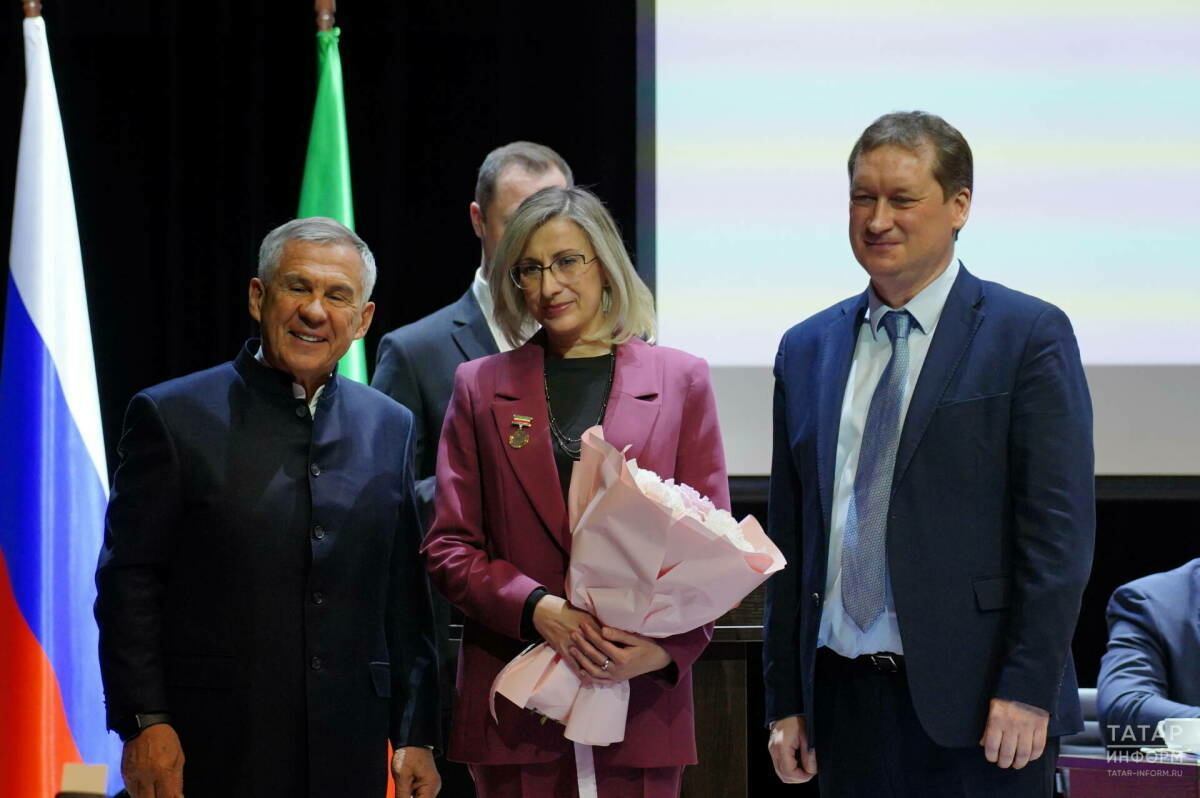 Рөстәм Миңнеханов «Ел инновациясе» конкурсы лауреатларына бүләкләр тапшырды