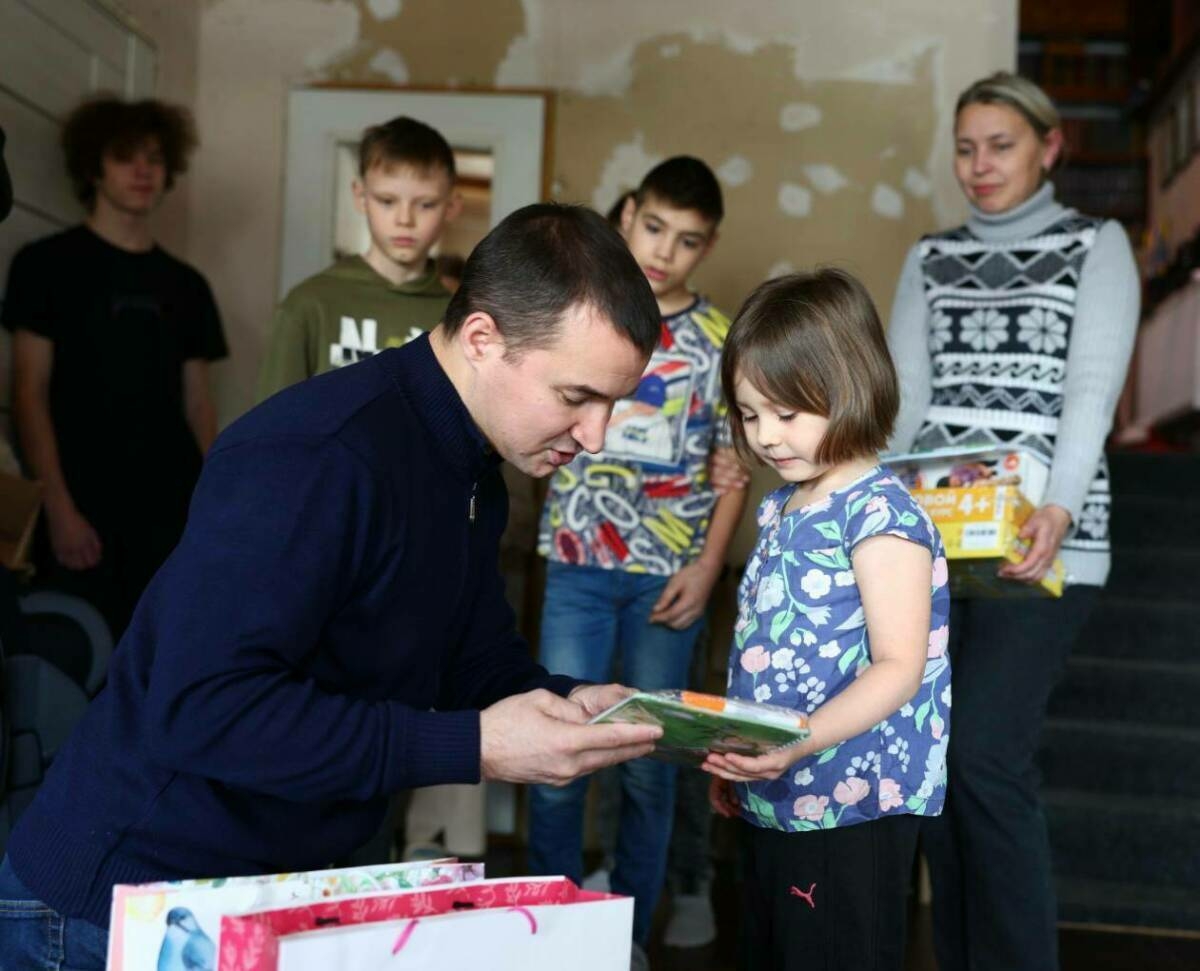 Ринат Садыйков Лисичанск һәм Рубежноеда яшәүче ике кызның хыялын чынга ашырды