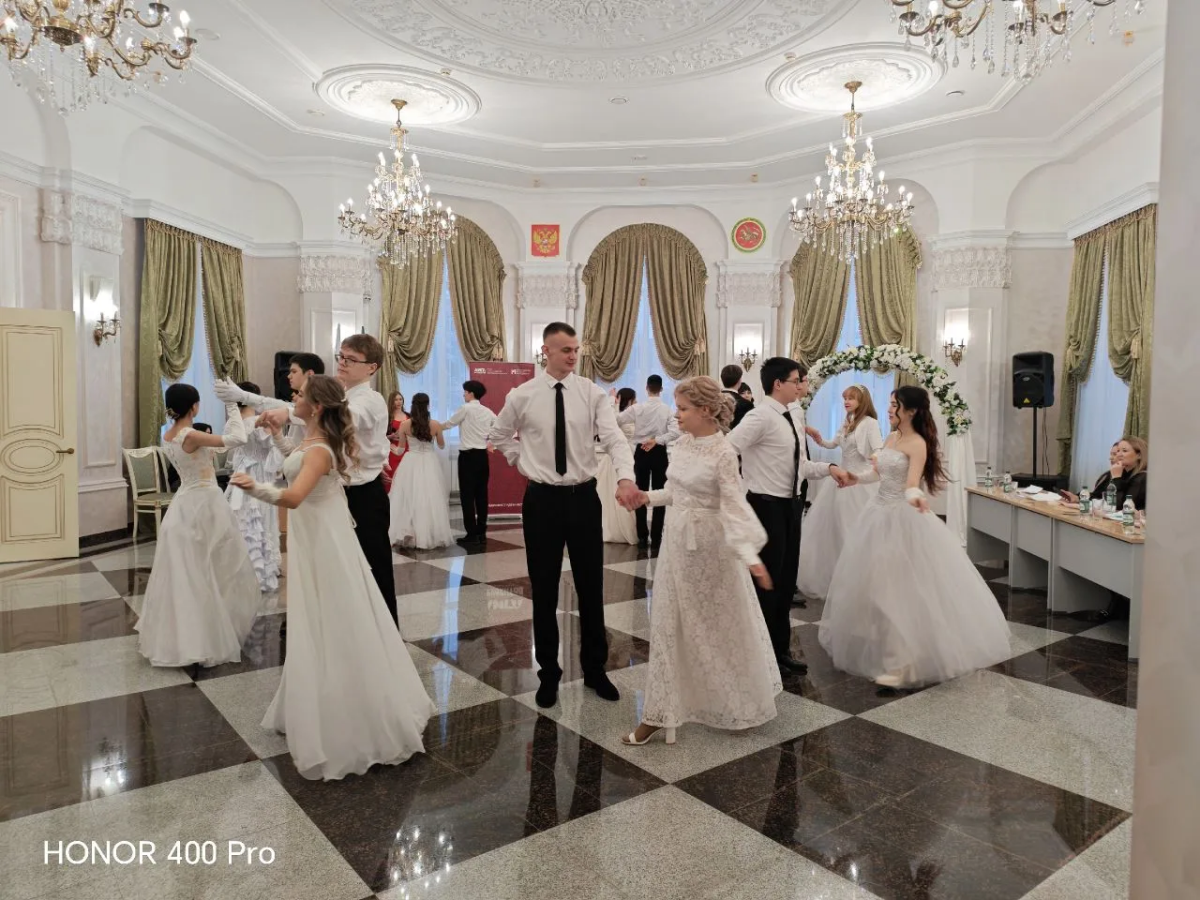 Татарстан Студентлар лигасы Лениногорск ЗАГСында бал оештырды