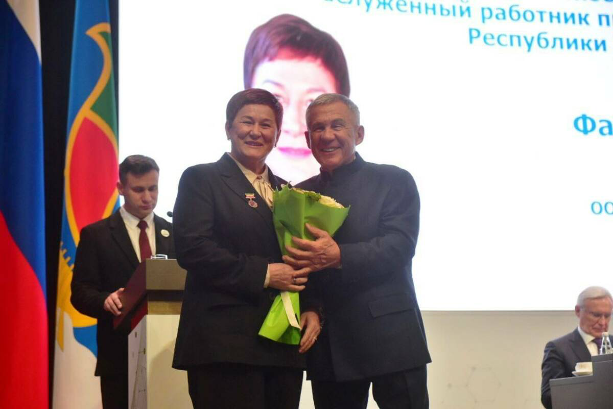 Рөстәм Миңнеханов Чаллыда яшәүче ун кешегә дәүләт бүләкләре тапшырды